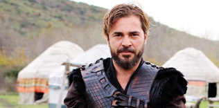 Ney üflüyor, İbn Arabi okuyorum