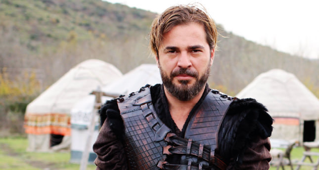 Ney üflüyor, İbn Arabi okuyorum