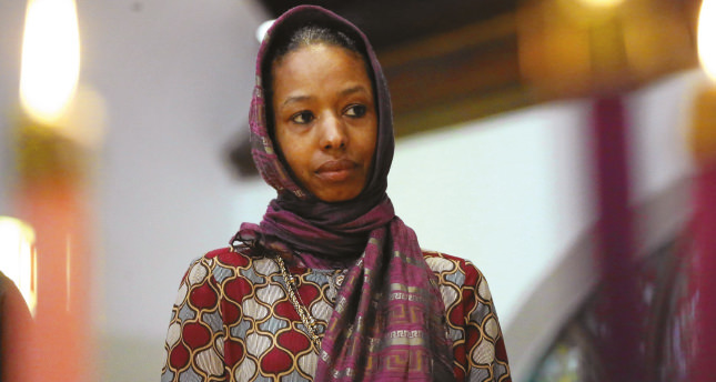 Başörtüsü takan Hıristiyan hoca