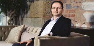 Bağımlılık insanın kendisinden ümidi kesmesidir