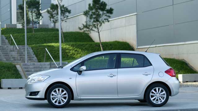 TOYOTA AURİS 1.6 ELEGANT NASIL ARAÇTIR?