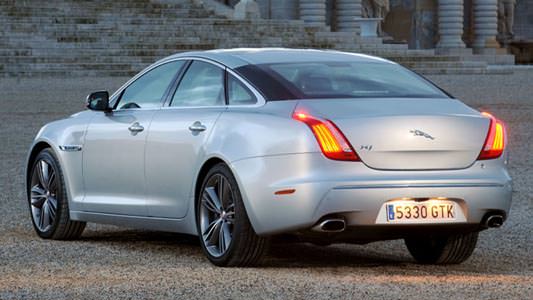 EN GÜÇLÜ JAGUAR XJ GELDİ!