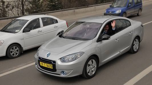 MELİK GÖKÇEK ELEKTRİKLİ FLUENCE'I TEST ETTİ