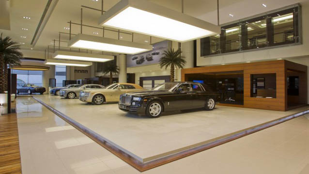 DÜNYA'NIN EN BÜYÜK ROLLS-ROYCE SHOWROOMU AÇILDI