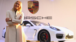 ÜNLÜ TENİSÇİ, PORSCHE PANAMERA GTS'E KAVUŞTU