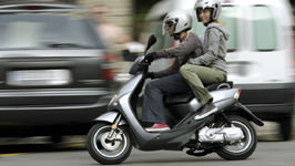 MOTOSİKLETLE OTOMOBİL EŞİT OLMALI