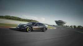 570 HP’LİK PORSCHE PANAMERA