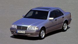 MERCEDES C SERİSİ’NİN SİNYALLERİ NEDEN DÜZENSİZ ÇALIŞIYOR?