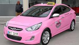 TÜRKİYE'NİN KADINLARA ÖZEL İLK PEMBE TAKSİSİ SİVAS'DA YOLA ÇIKTI