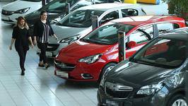 OTOMOBİLDE KIRMIZI VE MAVİYE TALEP ARTIYOR