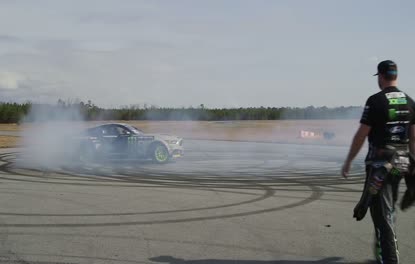 900 HP’lik Mustang ile driftin son noktası