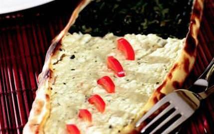 Ispanakl� ve Peynirli Pide