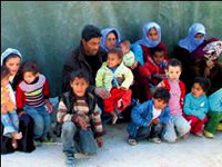 14 ki�ilik aile sokakta kald�