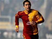 Kewell, y�l�n futbolculu�u için çeki�iyor