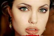 Eskiden Angelina Jolie