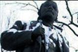 Lenin heykeline sald�r�