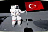 Ay'a giden Türk bayra�� dönüyor