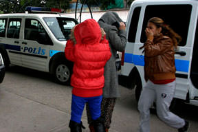 <a href="/index/hirsiz" target="_blank" class="tkktLnk" rel="tag">H�rs�z</a>lar s�cak sever