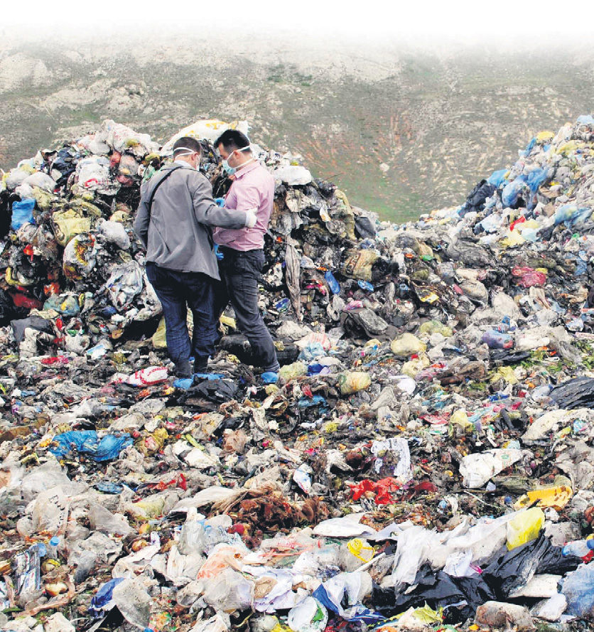 Cesedi parçalay�p çöpe att�