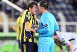 Emre Belözo�lu imzay� att�