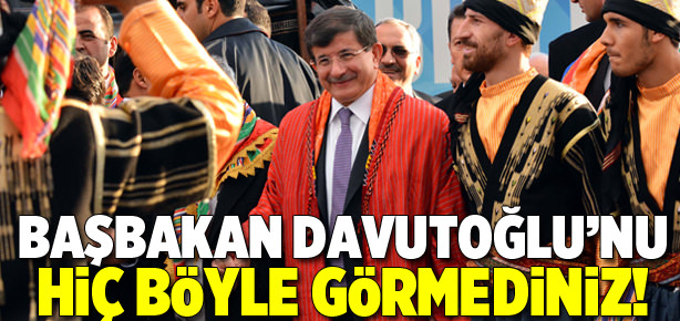 Başbakan Davutoğlu halay çekti