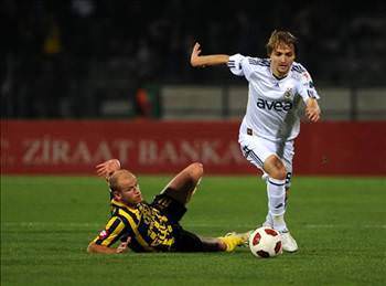 http://i.tmgrup.com.tr/tk/galeri/fenerbahce/fener_kupayi_aldiginda_520004581000/2_d_d.jpg