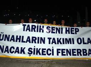 Fenerbah�e'ye denizden protesto