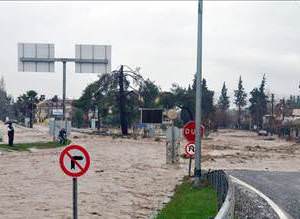 Köyce�iz'i Su Bast�