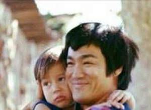 Bruce Lee'yi hiç böyle...