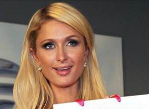 Paris Hilton f�rt�nas�