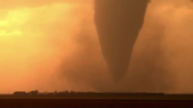 Tornadolar Oklahoma'yı böyle vurdu