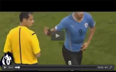 Luis Suarez maç sırasında tuvalete gitti - 1