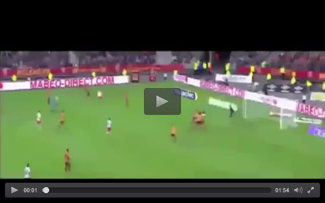Gol sevinci yaşarken oyundan atıldı - 1
