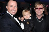 Elton John ikinci defa baba!