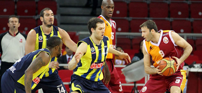 Aslan Fener’i devirdi