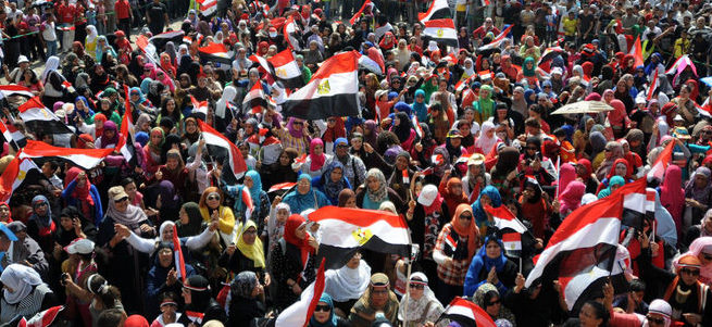 Kahire’de Mursi yanlılarına ateş açıldı