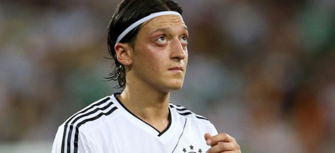 Mesut Özil’e ağır laflar!