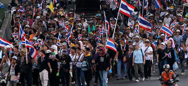 Tayland’da gösteriler yayılıyor