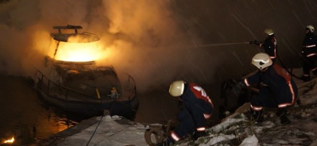 Kadıköy’de tekne yangını