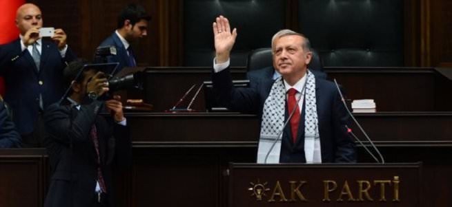 Başbakan Erdoğan Filistin atkısı ile çıktı