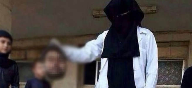 Kafa kesen kadın IŞİD teröristi