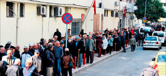 İzmir’de yaşlılara kart işkencesi