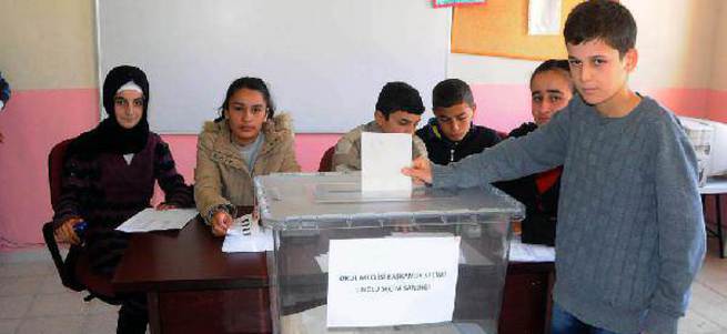 Mescit yaptırma sözü veren öğrenci seçimi kazandı