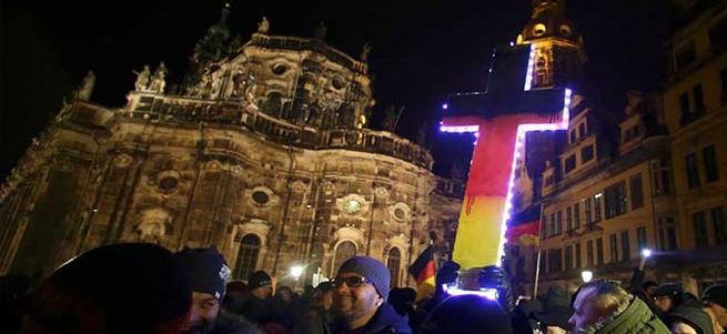 İslam karşıtı Almanlar ayaklandı