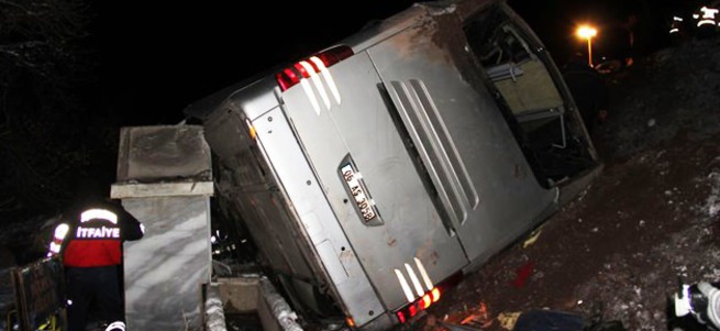 Sivas’ta otobüs devrildi:1 ölü ve 20 yaralı