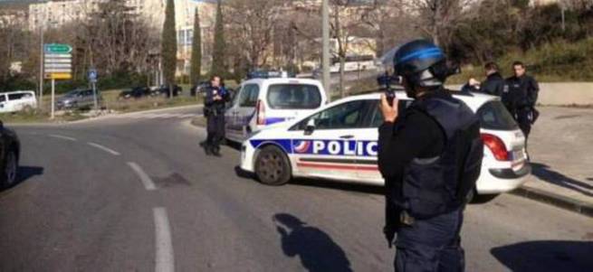 Fransa’da polise silahlı saldırı