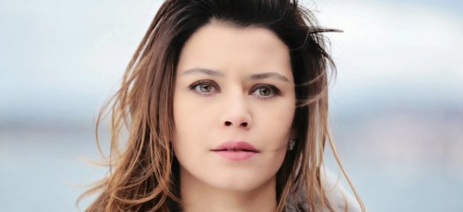 Beren Saat isyan etti