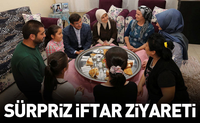 Başbakan Ahmet Davutoğlu’ndan sürpriz iftar ziyareti