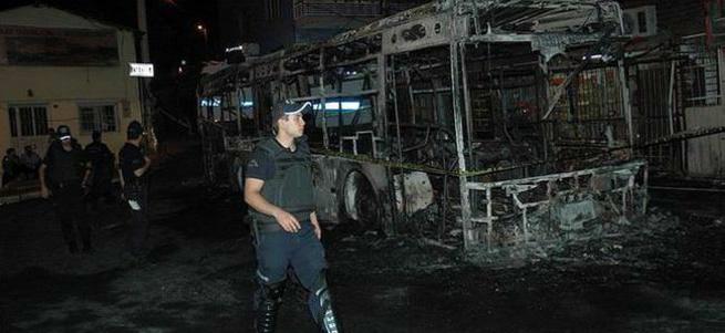 İzmir’de otobüse molotoflu saldırı