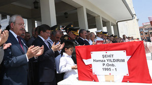 Başbakan Davutoğlu, şehit askerin cenaze törenine katıldı